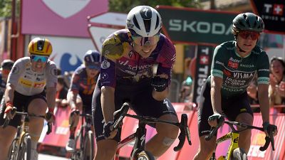 La neerlandesa Femke Gerritse se enfunda el maillot rojo de la Vuelta con su victoria en Huesca