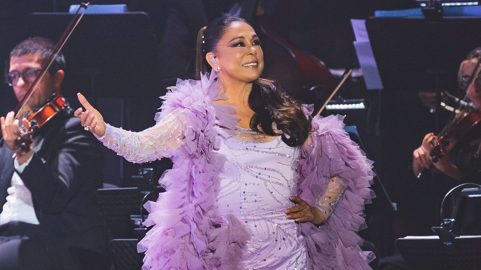 Isabel Pantoja podría dejar España tras su próxima gira - La familia de la tele | Ver