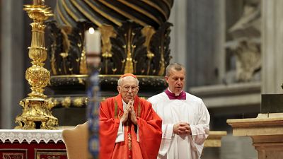 C�nclave para el nuevo papa: el cardenal decano pide "unidad" - Especiales informativos | Ver