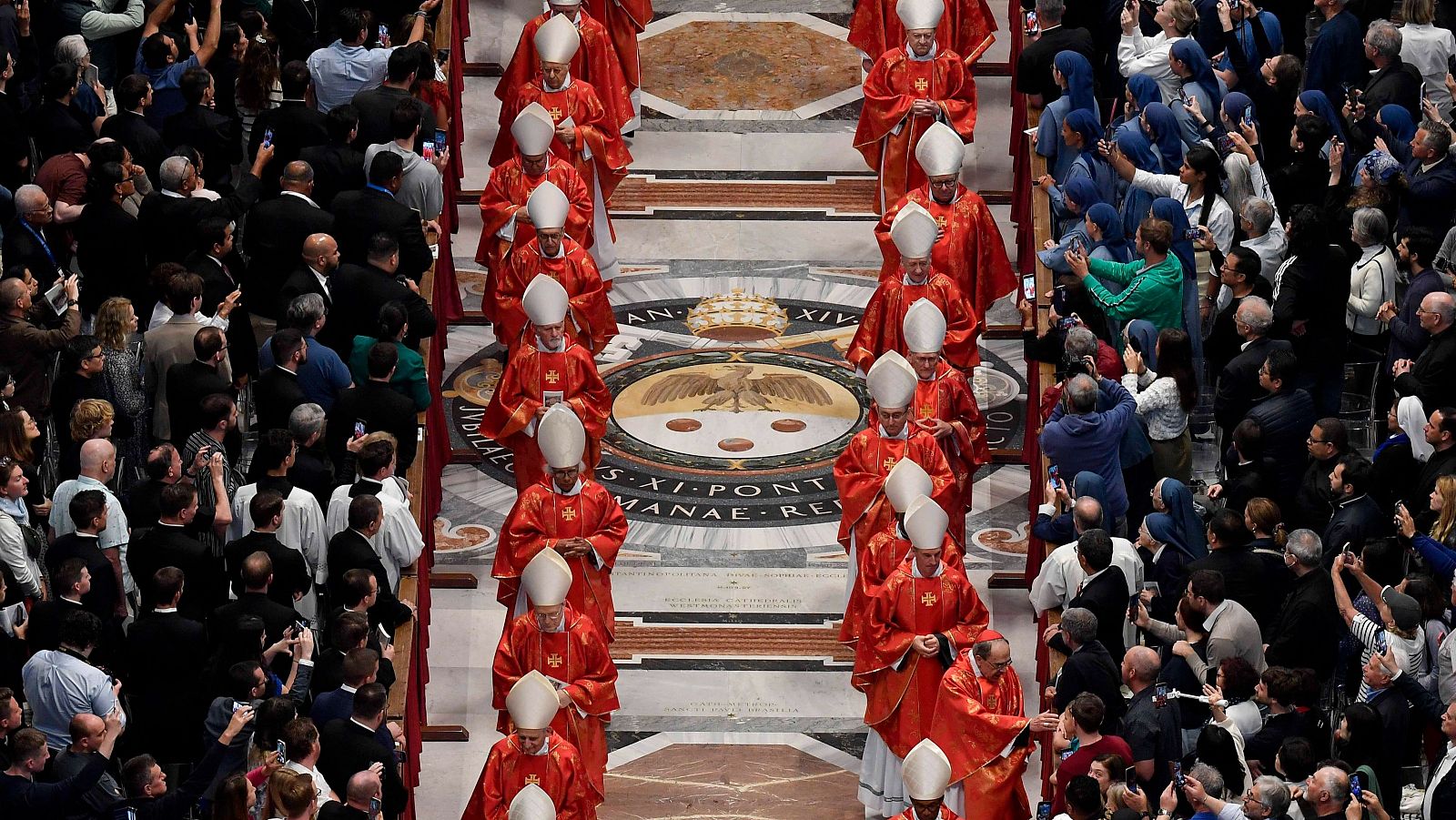 El Vaticano celebra la misa 'pro eligendo Pontifice' | Ver