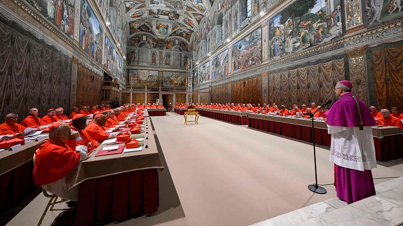 El aislamiento de los cardenales durante el cónclave, incomunicados tras el 'extra omnes'