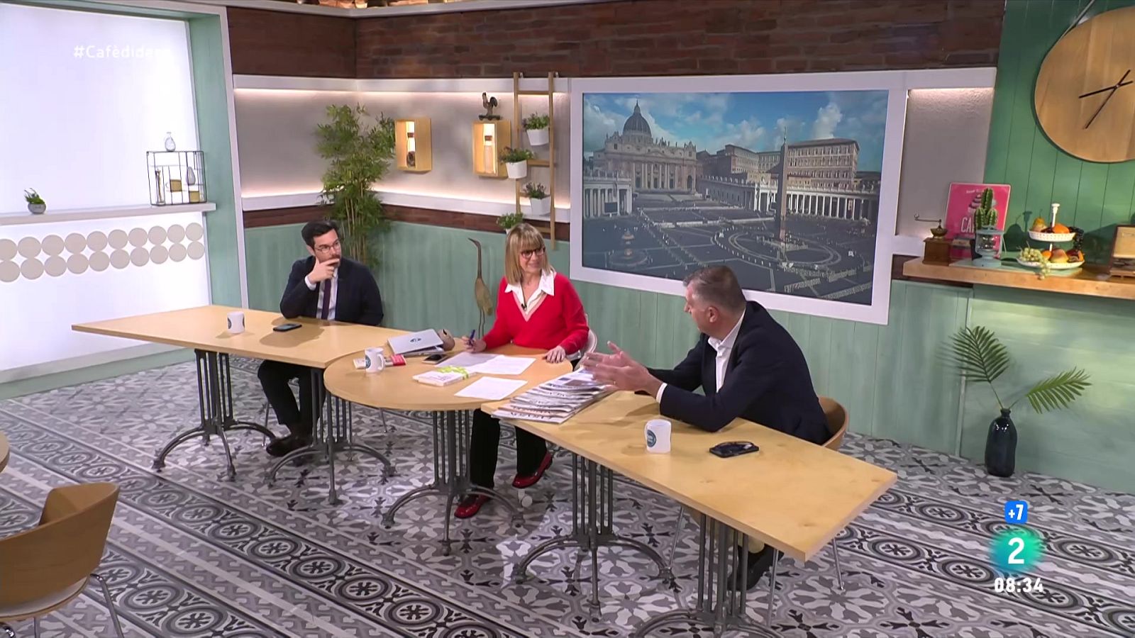 Gemma Nierga entrevista el vaticanista. L'escriptora presenta 'La dolça existència'. I parlem amb l'autor de 'El problema de la vivienda'