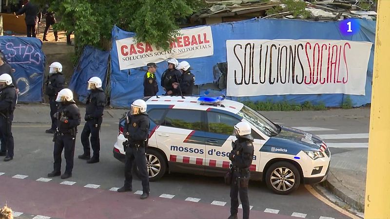 Desallotgen les barraques de Vallcarca - L'Informatiu | Veure