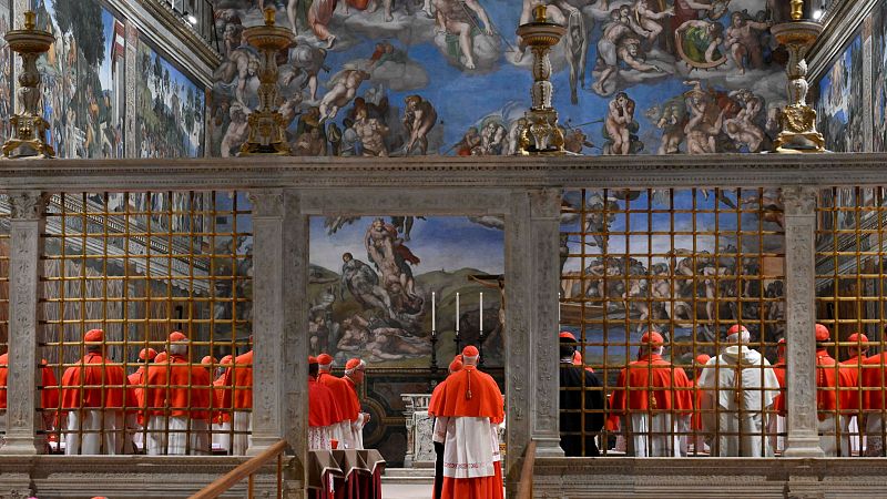 Diversidad en la vestimenta de los cardenales | Ver