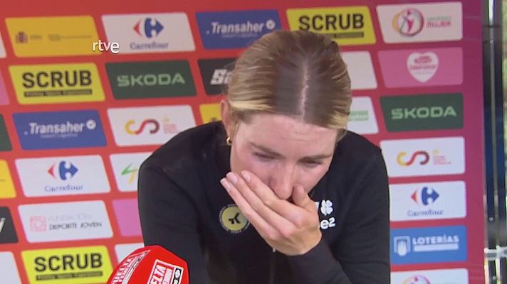 Vuelta ciclista a España - Demi Vollering habla entre lágrimas de la "fuerza mental" tras su victoria en Neila la Vuelta femenina 2025