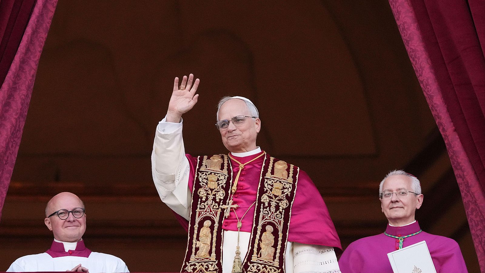 Papa León XIV, en su primera intervención ante los fieles: "Que mi saludo de paz llegue a toda la Tierra" - Especiales informativos | Ver