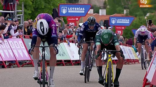 La neerlandesa Marianne Vos se impone a su compatriota Mischa Bredewold en el sprint de la sexta etapa de la Vuelta