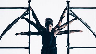 Theo Evan (Chipre) con "Shh"