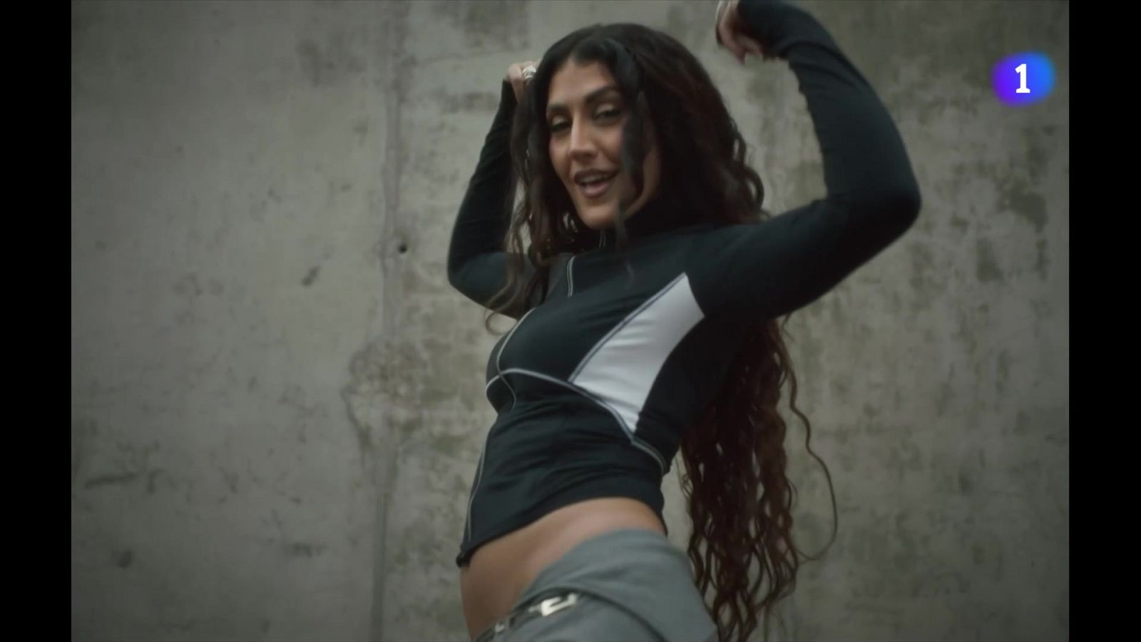 Queralt Lahoz torna als orígens amb un disc que despulla la seva ànima - L'Informatiu | Veure