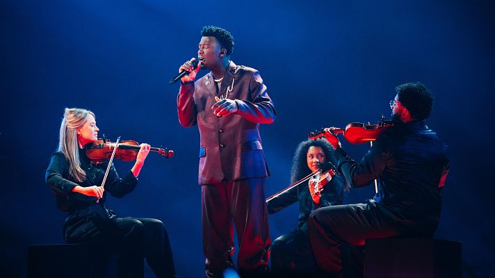 Eurovisión - Claude Kmb (Países Bajos) con "C'est la vie"