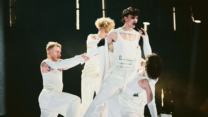 Eurovisión - Adonxs (Chequia) con "Kiss Kiss Goodbye"