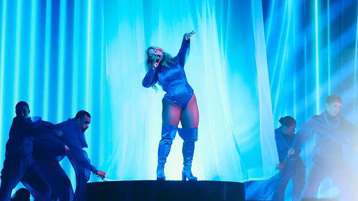 Eurovisión - Sissal (Dinamarca) con "Hallucination"