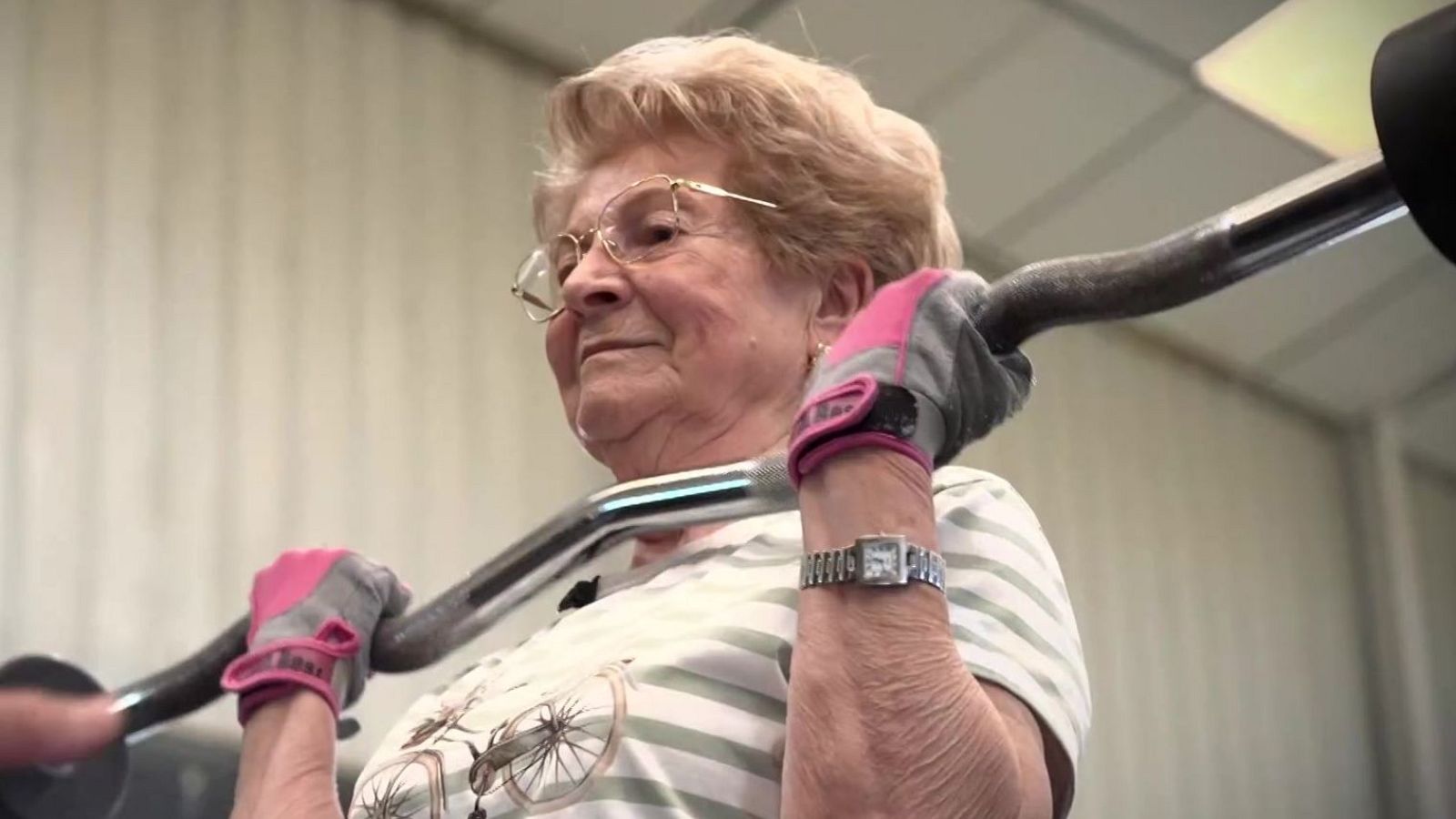 Tere, la Yaya fit, visita 'La Familia de la Tele' | Ver vídeo - La familia de la tele | Ver