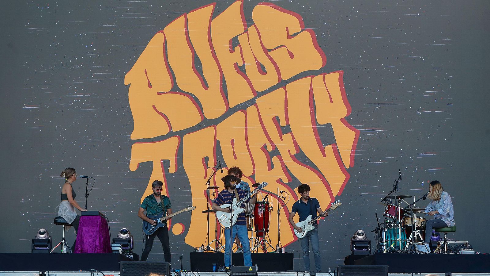 Rufus T. Firefly termina su gira de conciertos con cascos | Ver