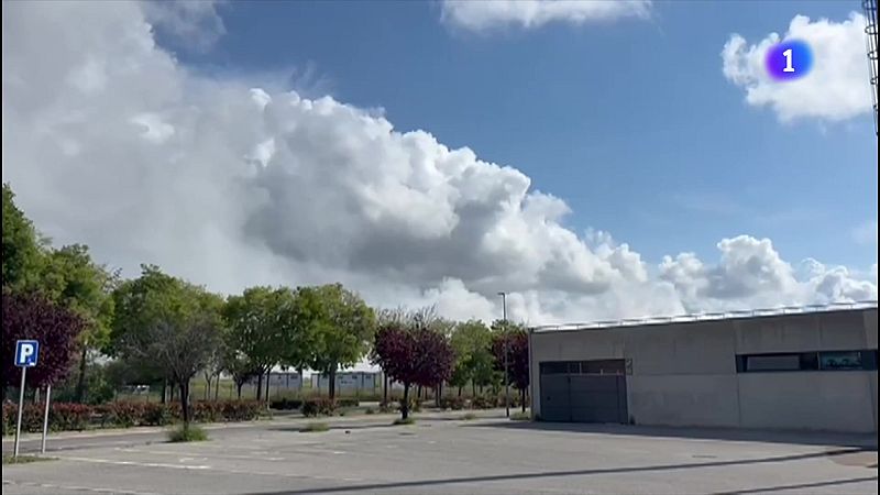 Vilanova aixeca el confinament per l'incendi químic - L'Informatiu | Veure