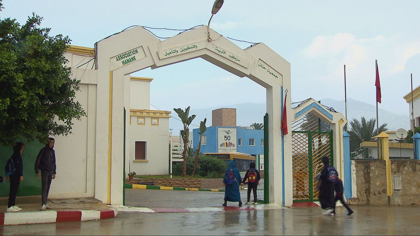 Pueblo de Dios - Bailando bajo la lluvia de Tetuán - ver ahora