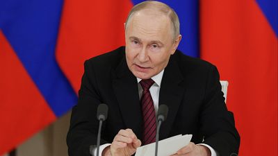 Putin propone negociar directamente con Kiev en Estambul