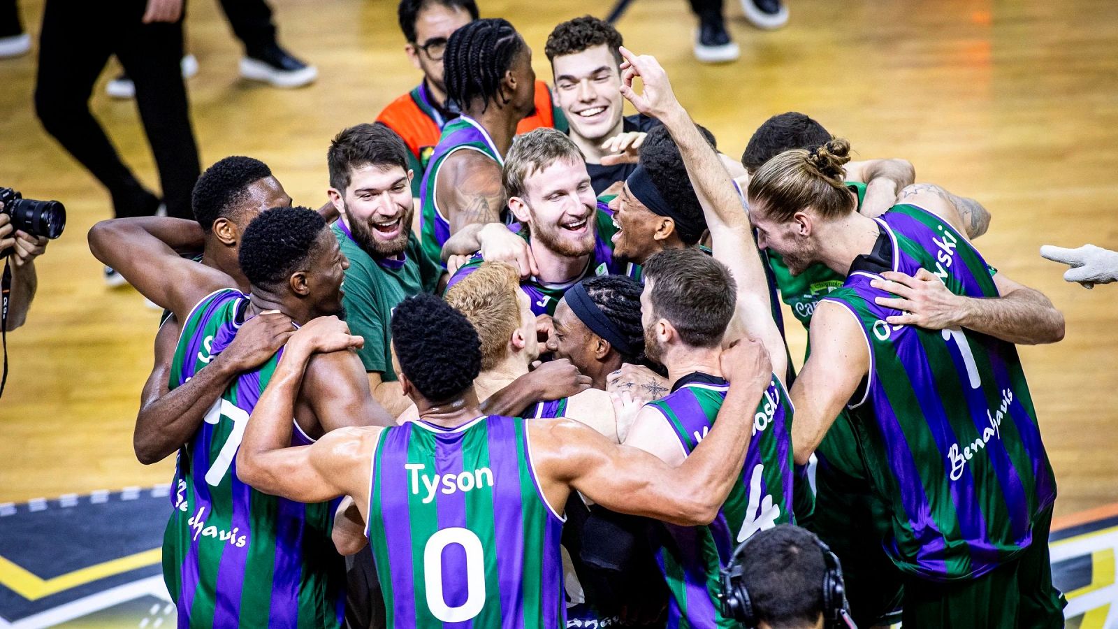 Mejores momentos Unicaja - Galatasaray de la Champions League - Baloncesto en RTVE | Ver