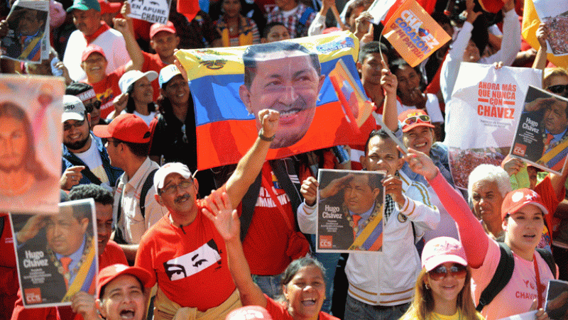 Nicolás Maduro discute asuntos de estado con el Gobierno