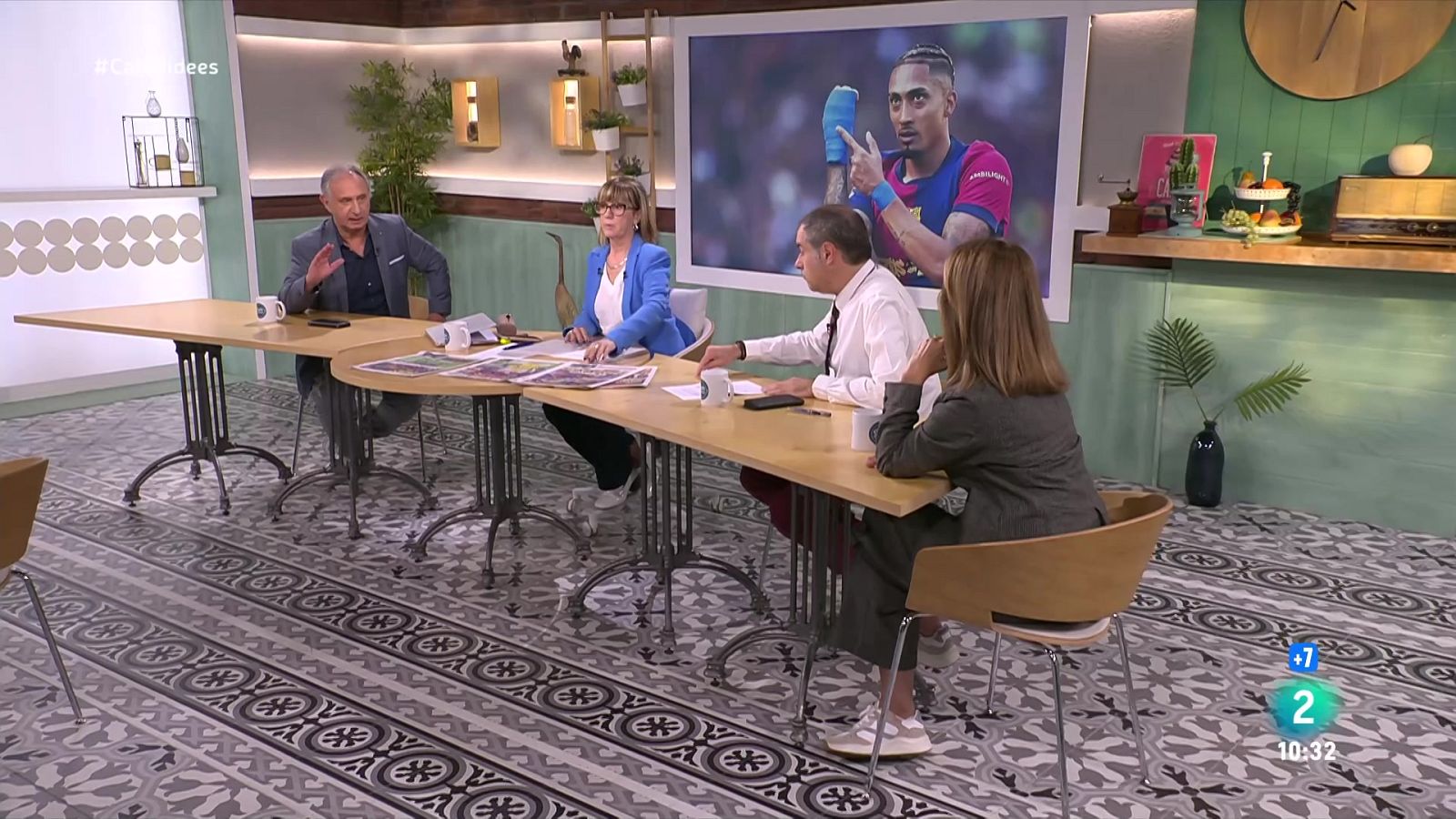 Gemma Nierga entrevista el president de la Generalitat. Parlem del papa amb Alba Sabaté i Salvador Busquets. I fem tertúlia esportiva