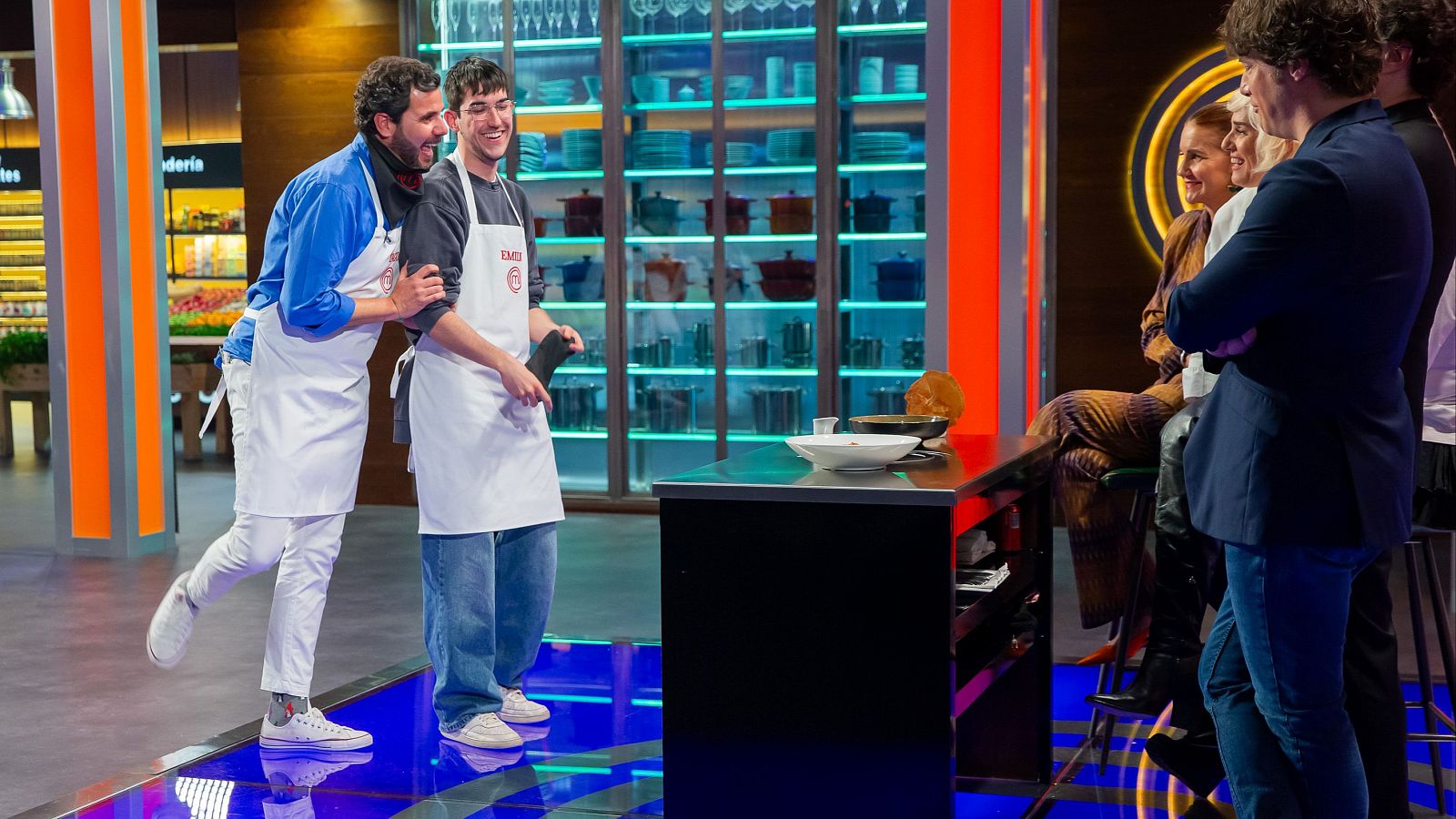 Emilio: "Victor ronca mucho y no me deja dormir" - MasterChef | Ver