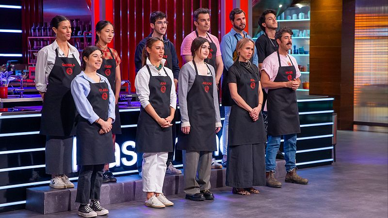 Los expulsados regresan y salvan a Clara de la eliminación - MasterChef | Ver