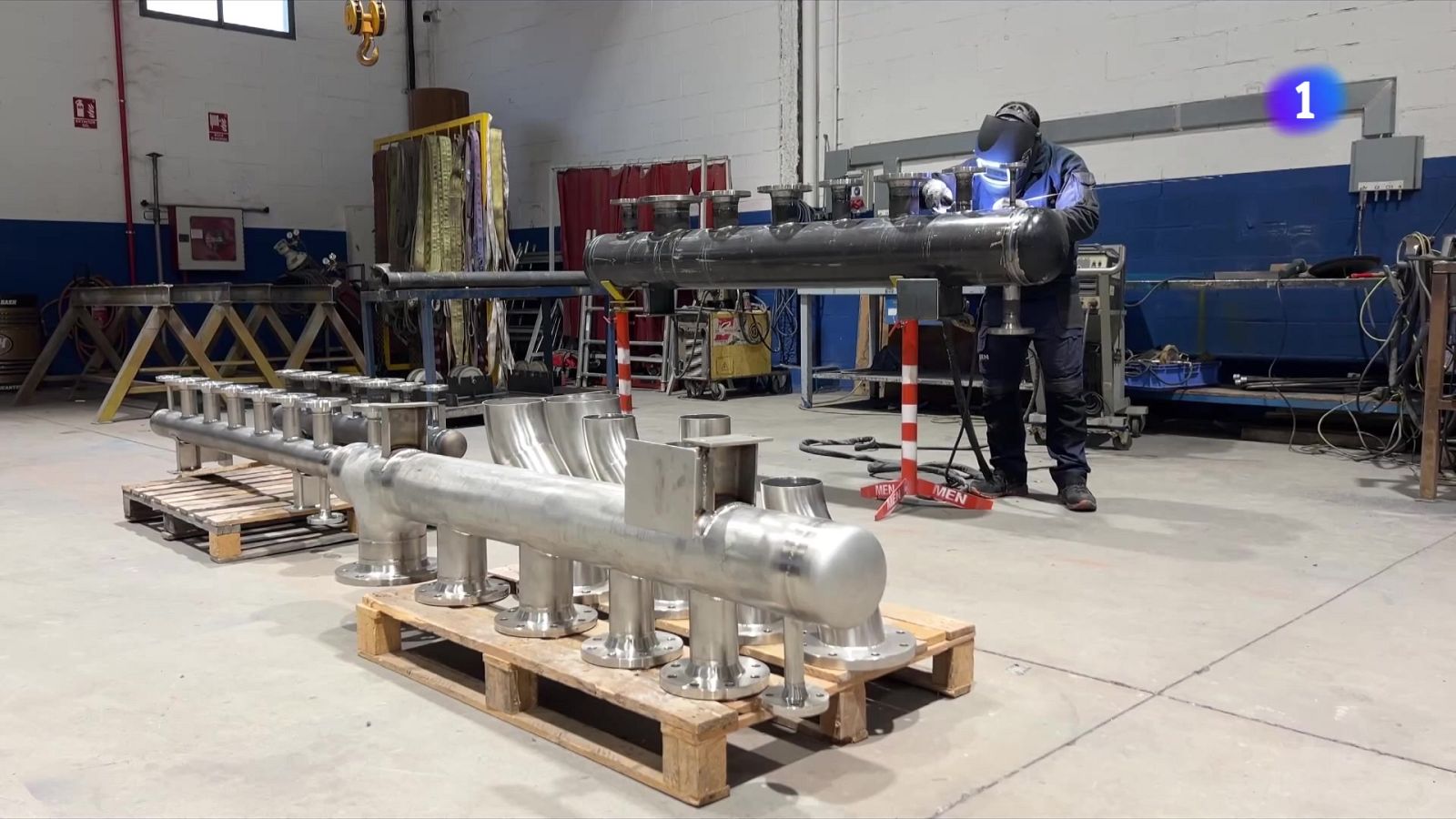 Creix la inserció laboral de l'FP, sobretot en sectors com la fusteria i els esports - L'Informatiu | Veure