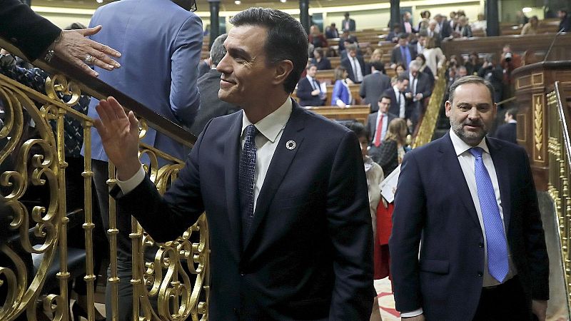 Salen a la luz nuevos mensajes de Sánchez a Ábalos: llama "torpe" a Iglesias y "pájara" a Robles