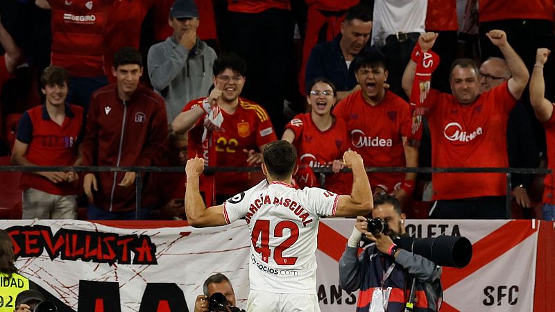 El Sevilla acaricia la salvacin y condena a la UD Las Palmas tras un final con polmica