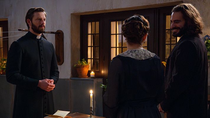 La promesa - La Promesa: Leocadia irrumpe en la boda de Catalina y Adriano