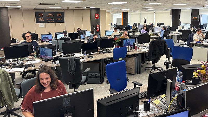 Así es el trabajo en la redacción de RTVE Noticias
