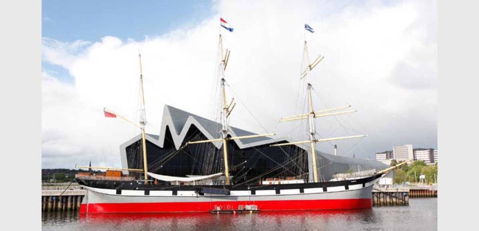 El antiguo "Galatea", restaurado, en Glasgow