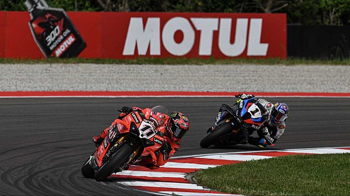 Toprak Razgatlioglu, al acecho de un enrachado Nicolo Bulega en Most