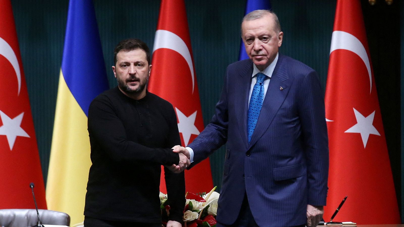 Zelenski aterriza en Turquía para negociar una paz en Ucrania - Informativo 24h | Ver