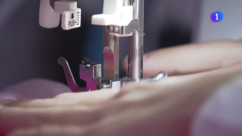 Un modista de només 11 anys, amb vocació per 'Maestros de la Costura' - L'Informatiu | Veure