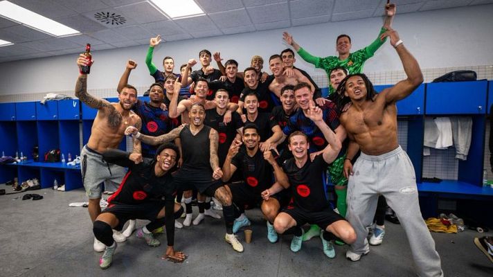 Los Deportes de La1 - El Barça celebra la conquista de la Liga en el vestuario del RCD Stadium de Cornellá