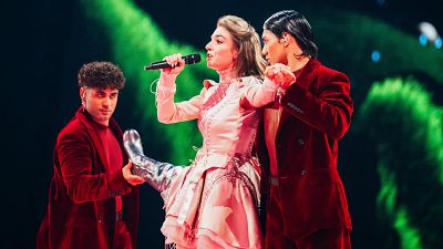 Laura Thorn (Luxemburgo) con "La Poupe Monte Le Son"