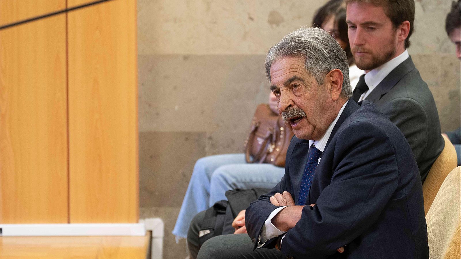 Revilla ratifica sus palabras sobre el emérito - Informativo 24h | Ver