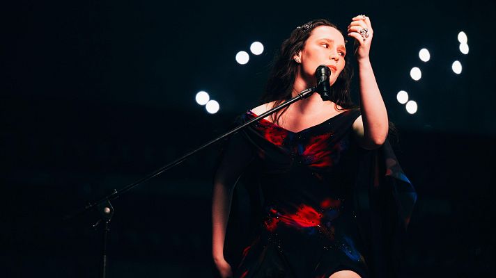 Eurovisión - Zoë Më (Suiza) con "Voyage"