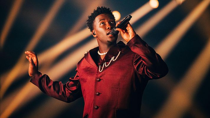 Eurovisión - Claude Kmb (Países Bajos) con "C'est la vie"