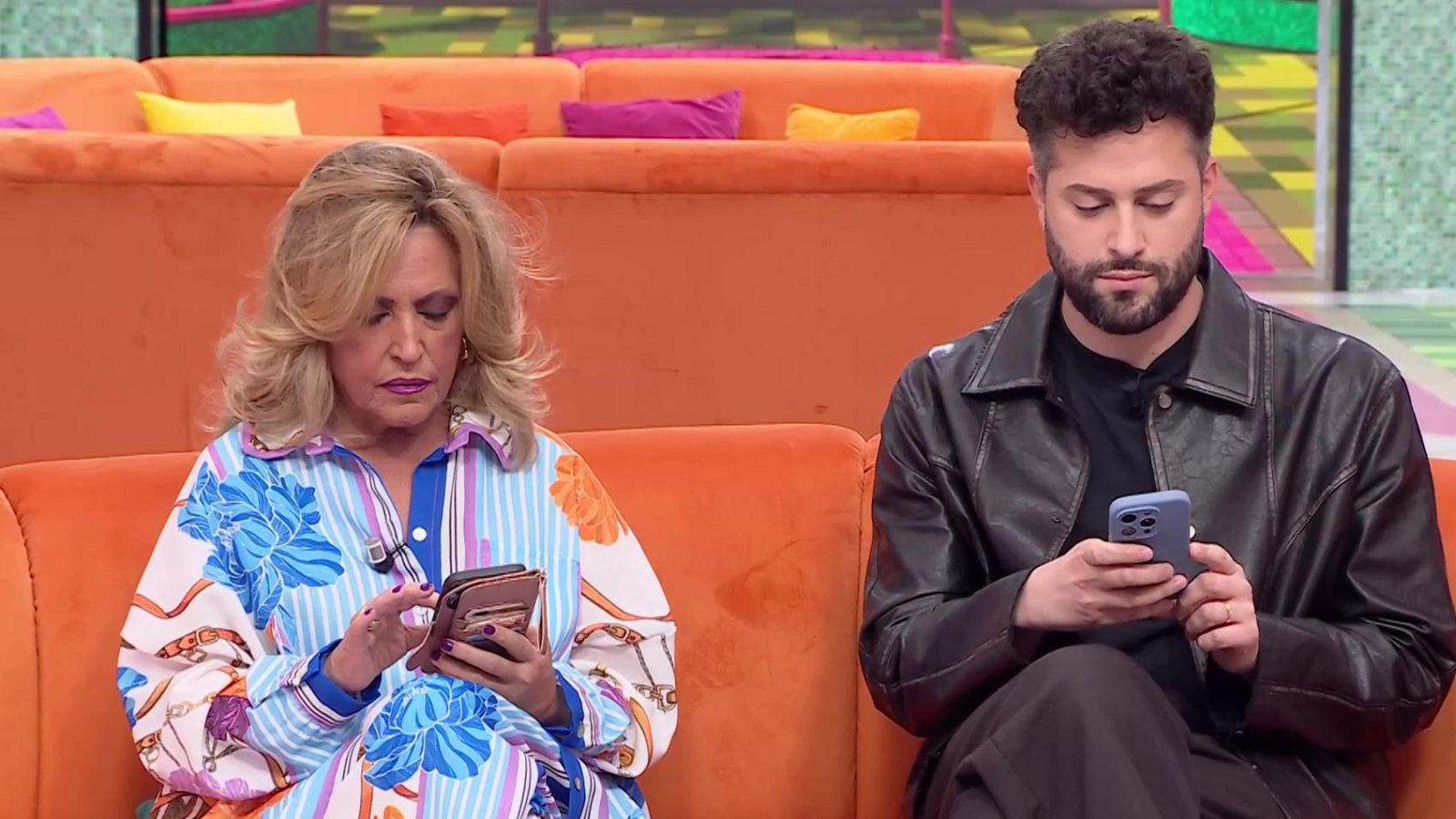Belén Esteban y Lydia Lozano contestan a Terelu - La familia de la tele | Ver