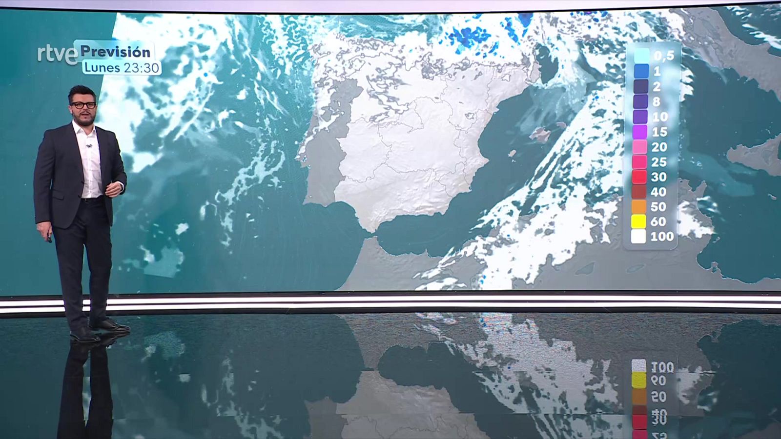 Chubascos tormentosos localmente fuertes o muy fuertes y acompañados de granizo - ver ahora