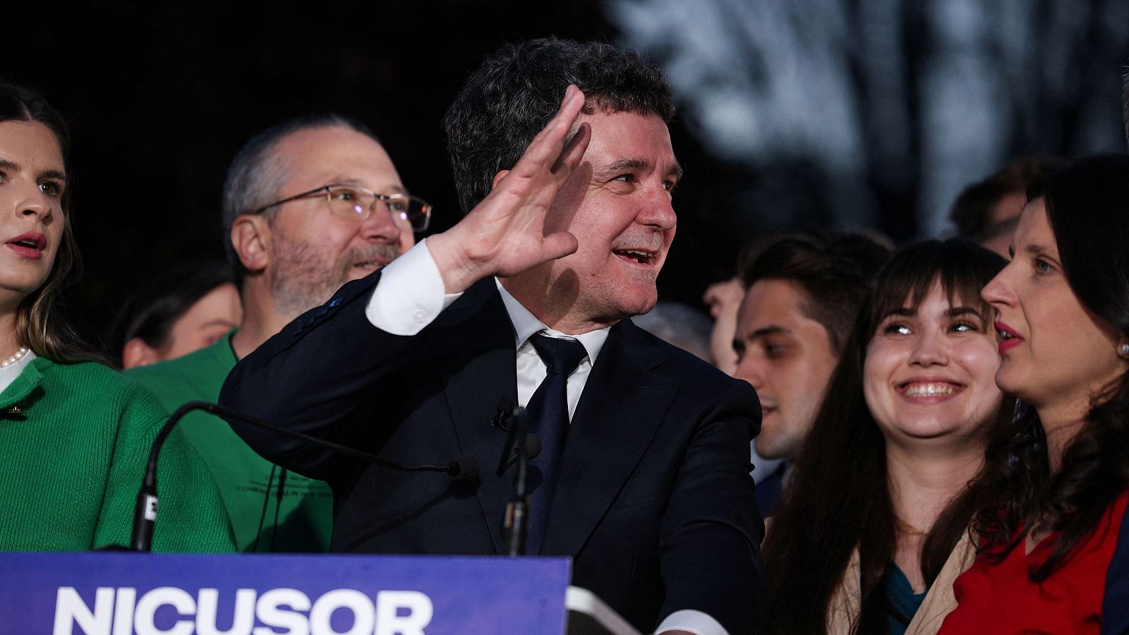 El candidato europeísta Dan gana las elecciones presidenciales en Rumanía y sus simpatizantes celebran - Especiales informativos | Ver