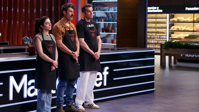 Víctor dice adiós a 'MasterChef 13' tras olvidarse el producto principal y Elena vuelve repescada