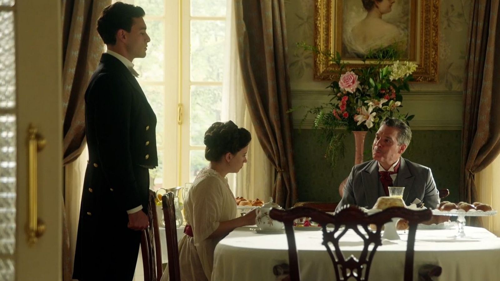 La Promesa - Lisandro descubre a Curro como lacayo - La promesa | Ver