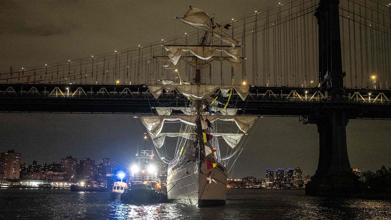 El buque accidentado en Brooklyn ya tuvo un accidente en Vizcaya | Ver