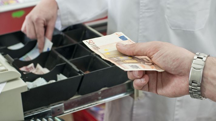 Telediario 1 - El Banco de España imparte talleres a los ciudadanos para detectar billetes falsos