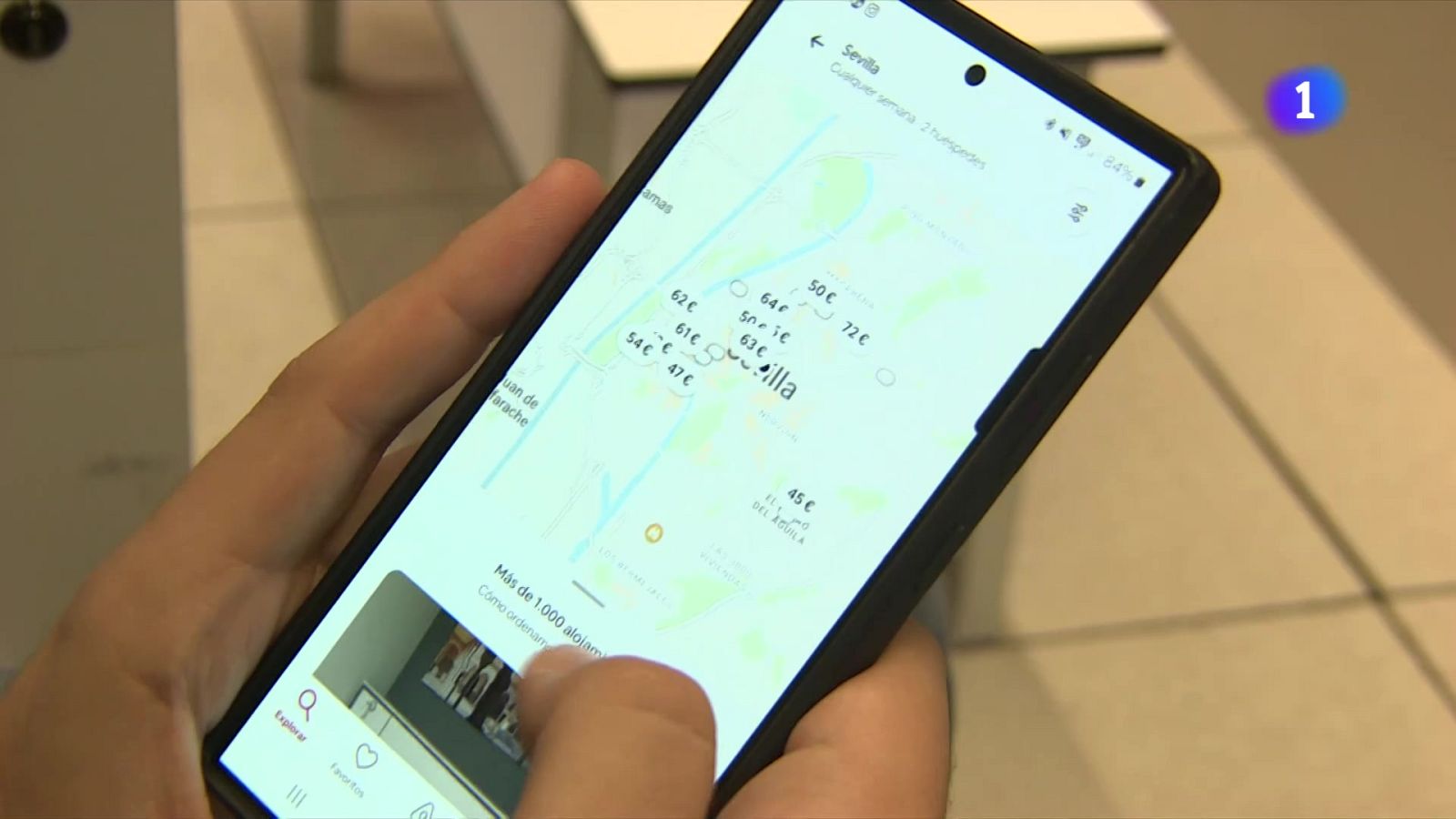 Consum obliga a retirar 65.935 anuncis de pisos d'Airbnb - L'Informatiu | Veure