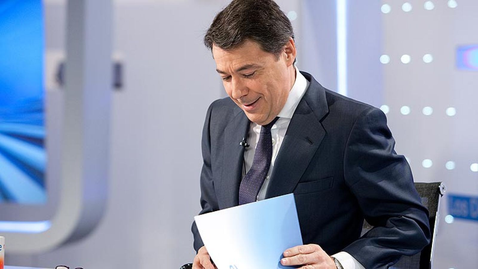 González defiende a Güemes: "Fue consejero de Sanidad hace cuatro años" - Los desayunos | Ver