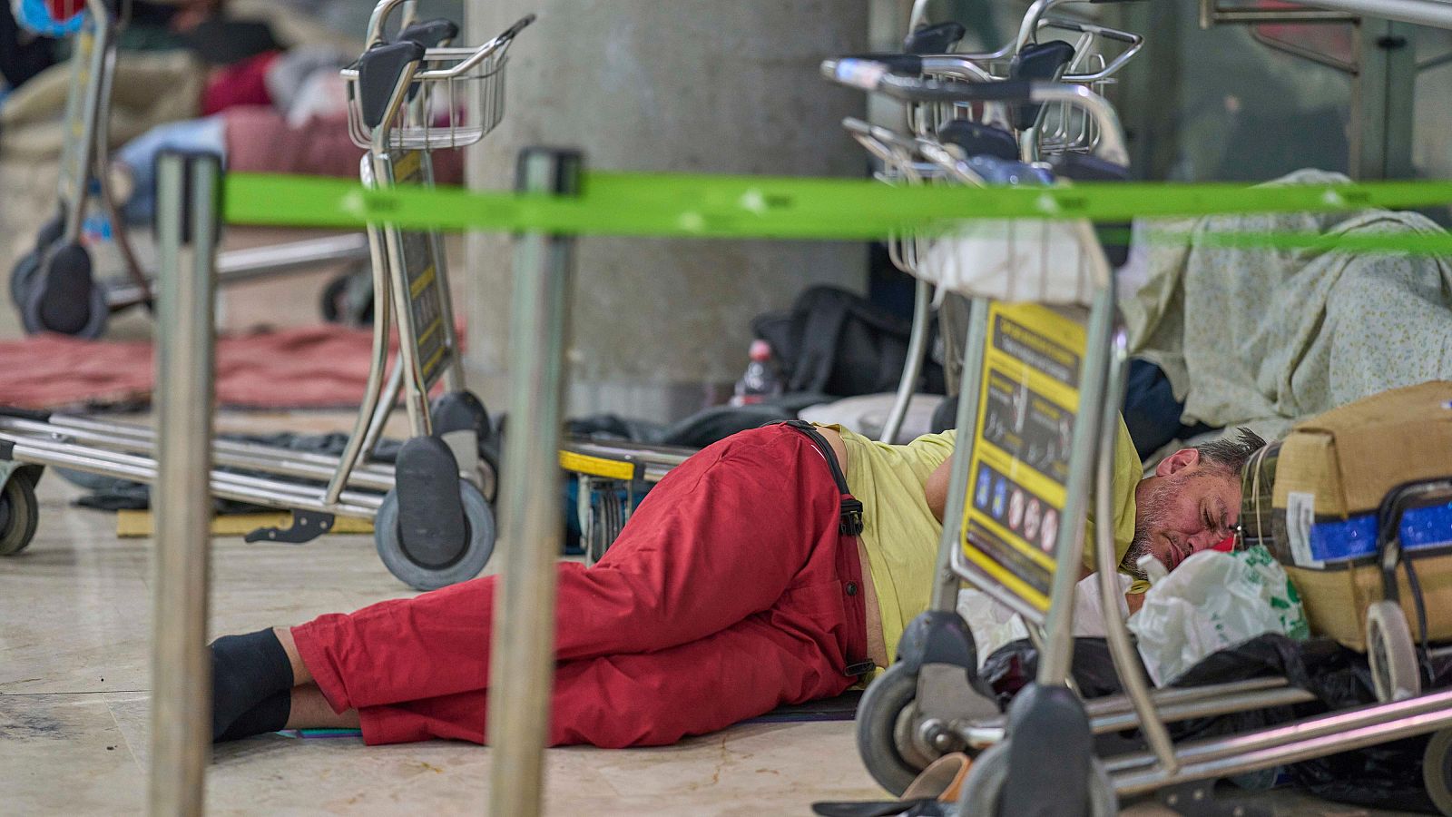 Almeida: "El problema de Barajas no se soluciona fumigando el aeropuerto" - Informativo 24h | Ver